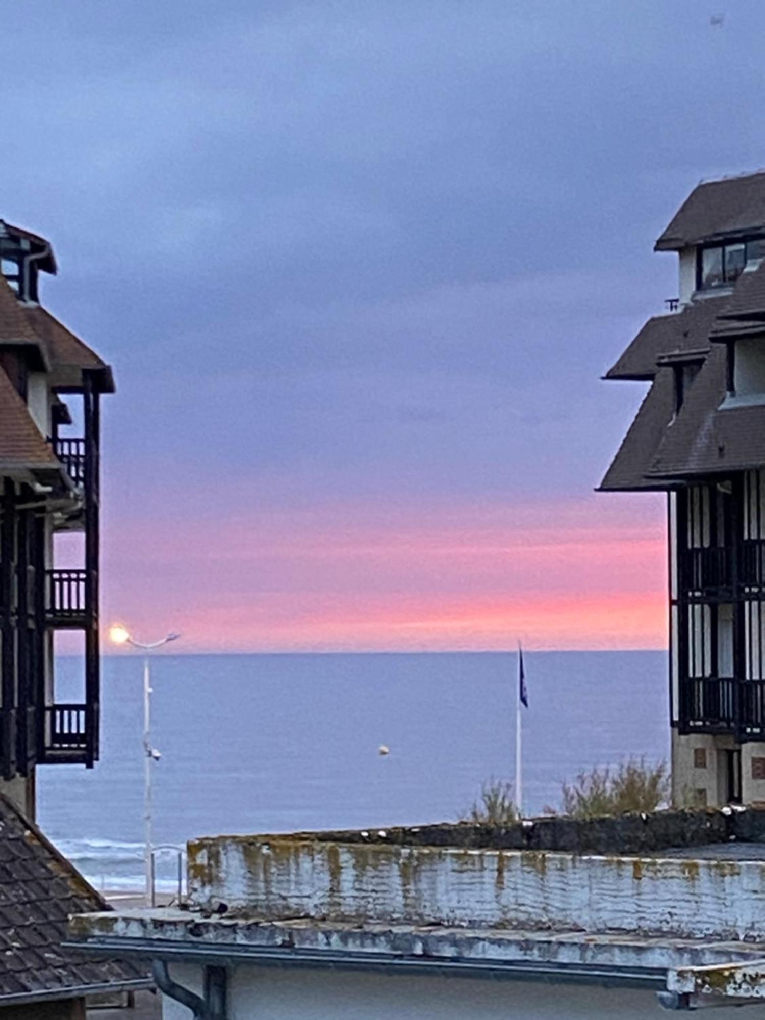 Appartement 65M2 Avec Balcon Vues Partielles Mer A 150M De La Plage Et Centre, Wifi Et Parking Prive Blonville-sur-Mer Exterior foto